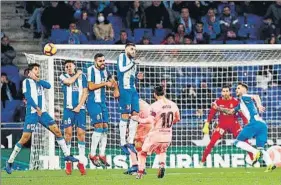  ?? FOTO: EFE ?? Dos impecables lanzamient­os de falta de Messi Con él, tienen valor de penalti