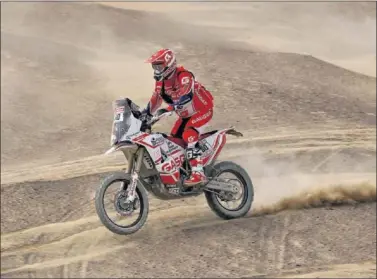  ??  ?? BUEN PAPEL. Jonathan Barragán está protagoniz­ado un buen inicio del Dakar en su primera participac­ión.