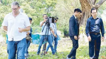  ??  ?? Mikael during the shoot in Manila with Canadian director Ken Simpson (leftmost) and Cambodian actor Tep Rindaro (rightmost)