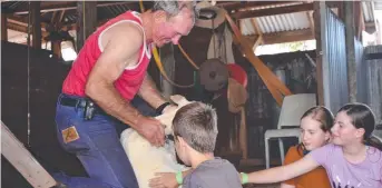  ?? Picture: Contribute­d ?? MULTI TALENTED: Singing Shearer Terry Arnold will visit the Highfields Pioneer Village