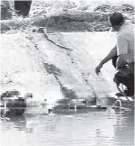  ??  ?? Flotaron los restos mortales de un hombre en un canal de riego. FOTO Cortesía.