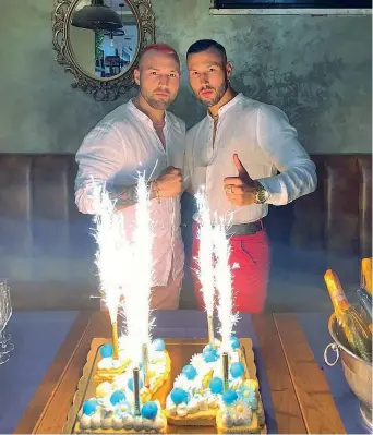  ??  ?? Su Facebook
A sinistra, i due fratelli Marco e Gabriele Bianchi, 26 e 24 anni, il giorno del compleanno del più giovane Sopra, Gabriele sulla moto. Al centro, Gabriele con la fidanzata Silvia Ladaga, 28 anni. Sotto, sempre Gabriele a bordo piscina