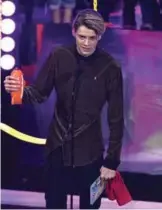  ??  ?? Jace Norman accepts the award for favorite TV actor for “Henry Danger.”