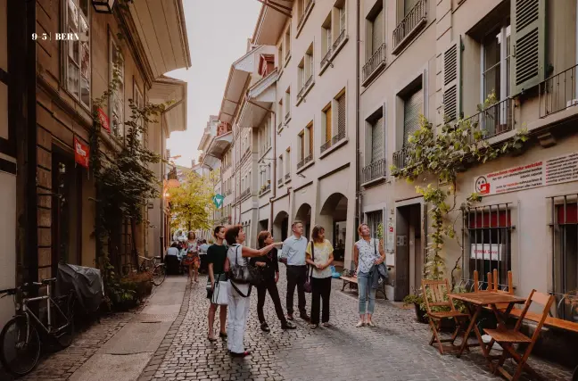  ?? PHOTO: © BERN WELCOME & DIGITALE MASSARBEIT ?? Exploring Altstadt: People walking in Old City