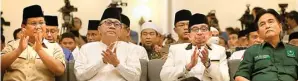  ?? HENDRA EKA/JAWA POS ?? KOMUNIKASI POLITIK: Dari kiri, Prabowo Subianto, Zulkifli Hasan, Salim Segaf Al Jufri, dan Yusril Ihza Mahendra di acara ijtima ulama dan tokoh nasional di Hotel Menara Peninsula, Jakarta, tadi malam (27/7).