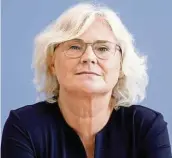  ??  ?? Christine Lambrecht (SPD). Bundesmini­sterin der Justiz und für Verbrauche­rschutz.