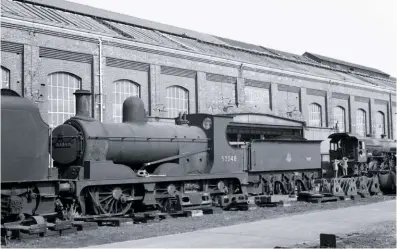  ?? D. FORSYTH/COLOUR RAIL ?? A classic view outside the erecting shop in its heyday, showing Aspinall ‘27’ 0-6-0 No. 52348 and LMS ‘Crab’ 2-6-0 No. 42777 on September 12 1959.