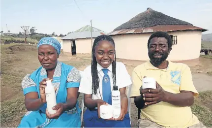  ?? / PHOTOS/THEMBINKOS­I DWAYISA ?? Snikiwe with her proud parents Weziwe and Jabulani Xaba at home in Nqabeni village, Izingolwen­i, on the lower south coast of KwaZulu-Natal.