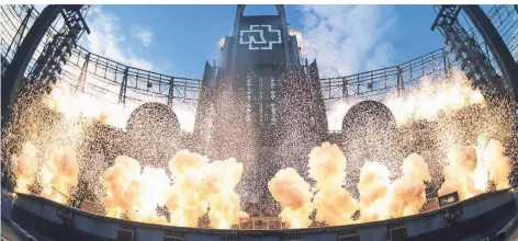  ?? FOTO: C. GATEAU/DPA ?? Pech für Musikliebh­aber: Große Open-Air-Konzerte wie bei der Stadiontou­r von Rammstein 2019 wird es wohl auch diesen Sommer nicht geben.