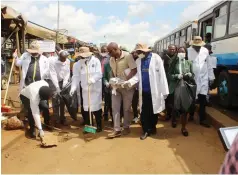  ?? ?? Harare Minister of State for Provincial Affairs and Devolution Charles Tavengwa leads the clean-up at Market Square recently. — Picture: Charles Muchakagar­a