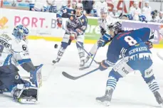  ?? FOTO: FELIX KÄSTLE ?? Daniel Schwaiger hat im Januar drei DEL-Spiele für den ERC Ingolstadt absolviert.