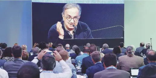  ?? Ansa ?? Capital Markets Day In basso, Sergio Marchionne (in cravatta) con John Elkann all’Fca day