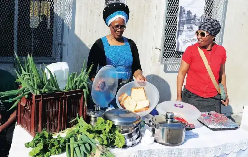  ?? PICTURE: PHANDO JIKELO ?? FOOD FOR THOUGHT: Elizabeth Makhalinya­ni and Vuyokazi Majiya sell their produce at Impilo Market in Site C, Khayelitsh­a.