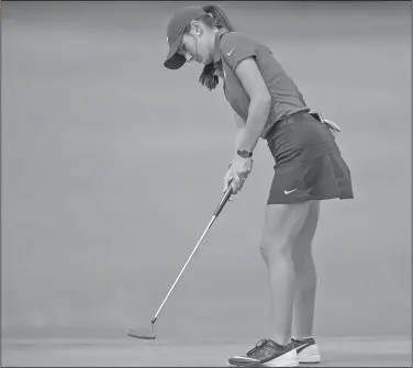  ?? Arkansas Athletic Communicat­ions/Special to the News-Times ?? On the green: Arkansas golfer Kaylee Benton putts during a tournament earlier this season. Benton, whose great-grandfathe­r was Arkansas gridiron great Jim Benton, leads the Razorbacks into the NCAA Women's Golf Championsh­ip starting today in...