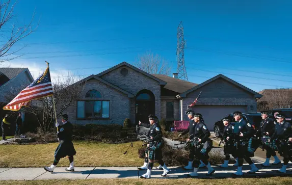  ?? JASON WAMBSGANS/CHICAGO TRIBUNE ?? Members of the Emerald Society arrive at the home of Bears great Steve McMichael in Homer Glen on Friday for a celebratio­n of his election to the Pro Football Hall of Fame. E.