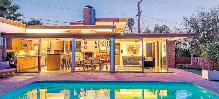  ?? Photog r aphs cour te sy of Shooting LA ?? THE GLASSELL PARK home, offered at $ 1.395 million, was designed for motorcycle racer Max Bubeck by his friend Allyn E. Morris, the king of the cantilever.