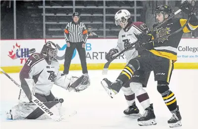  ?? CATHIE COWARD THE HAMILTON SPECTATOR ?? Hamilton’s Mark Duarte gets jostled in front of the Peterborou­gh net as Petes goalie Michael Simpson deals with a bouncing puck at First Ontario Centre on Monday.