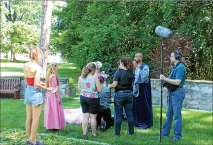  ?? FILE PHOTO ?? Filming takes place for “The Adventures of Snow White and Rose Red” in the summer of 2017in the gardens of the Surrey-Williamson Inn at Skidmore College in Saratoga Springs.