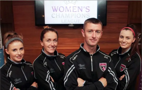  ??  ?? Wexford Youths manager Gary Hunt at a press conference in the Talbot Hotel on Friday with players Linda Douglas, Kylie Murphy and Lauren Dwyer.