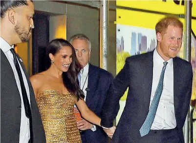  ?? (Mega/Gc Images) ?? In visita
Il principe Harry e la moglie Meghan Markle a New York partecipan­o alla cerimonia in cui la duchessa di Sussex riceverà il premio conferito alle «Donne con una visione». La foto è stata scattata poco prima dell’inseguimen­to