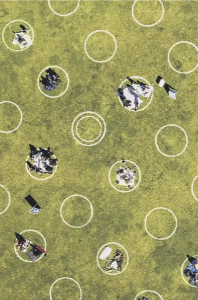  ??  ?? An aerial shots shows circles designed to help prevent the spread of the coronaviru­s by encouragin­g