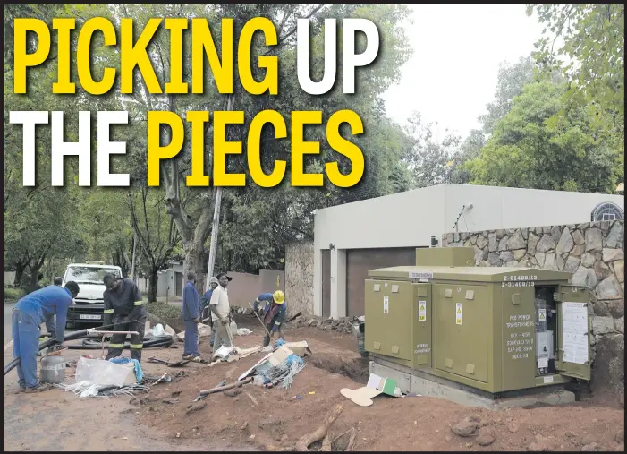  ?? Picture: Tracy Lee Stark ?? TOUGH TASK. City Power contractor­s work on a mini-substation after it blew in Parkview, Johannesbu­rg, yesterday as the power was turned back on shortly after load shedding.