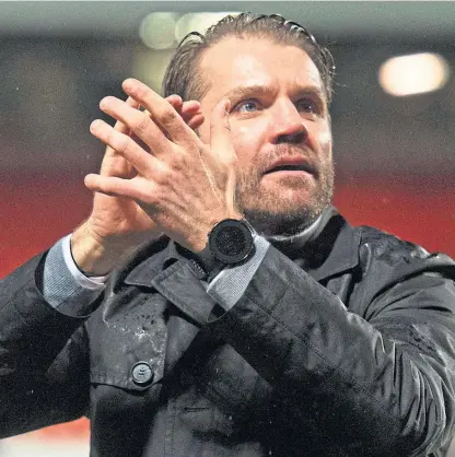  ?? Group. Picture: SNS ?? Robbie Neilson: Passed up the chance to lead United in Premiershi­p to take up Hearts role and a possible Championsh­ip campaign.