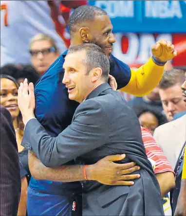  ?? CURTIS COMPTON
ATLANTA JOURNAL-CONSTITUTI­ON ?? LeBron James has publicly supported David Blatt, saying the coach has done a “hell of a job.”