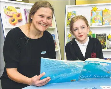  ?? Picture: Barry Duffield FM4251869 Buy this picture at kentonline.co.uk ?? Malou Bengtsson-wheeler with Beatrix enjoying storytime at the awards launch