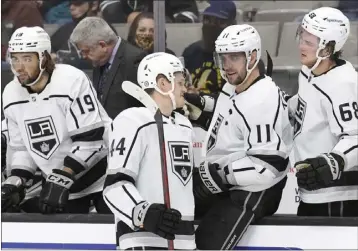  ?? DARREN YAMASHITA – THE ASSOCIATED PRESS ?? The Kings’ Mikey Anderson, second from left, is congratula­ted by Anze Kopitar after scoring against the Sharks on Monday.