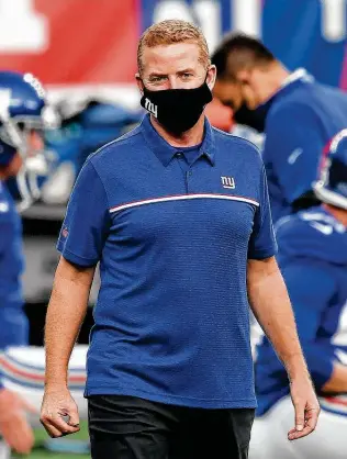  ?? Sarah Stier / Getty Images ?? Taking questions from reporters about today’s game in Dallas, Giants offensive coordinato­r Jason Garrett’s answers were every bit as guarded as during his 9½ seasons as Cowboys coach.