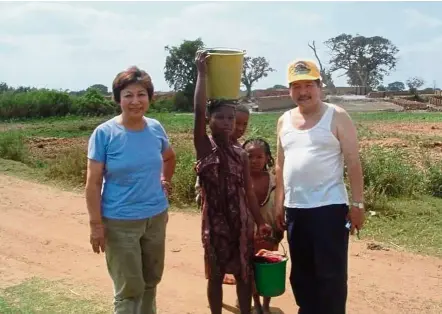  ??  ?? Late calling: Liaw and Chin working in Madagascar. The couple had their calling to be missionari­es when they were in their 50s.