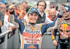  ?? ?? Marc Márquez celebra su pole en el circuito de Motegi.