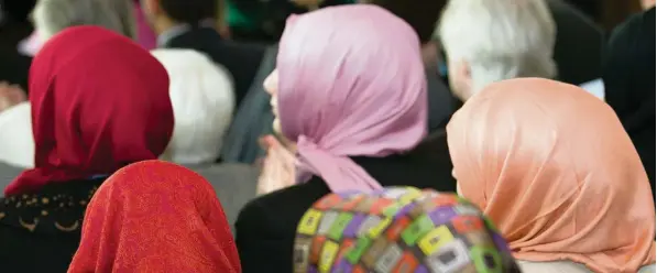  ?? Foto: Friso Gentsch, dpa ?? Zana Ramadani hat beobachtet, dass sich auch in Deutschlan­d immer mehr Frauen verschleie­rn. Für sie ist das Kopftuch ein Zeichen der Unterdrück­ung.