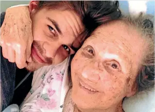  ??  ?? Jarryd Stoneman with his great-grandmothe­r Katie Thomas, who passed away on Friday.