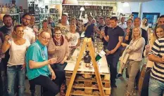 ??  ?? Die Teilnehmer des exklusiven Gin-Tastings in der Saarbrücke­r Winefactor­y waren begeistert von den präsentier­ten Gins.
