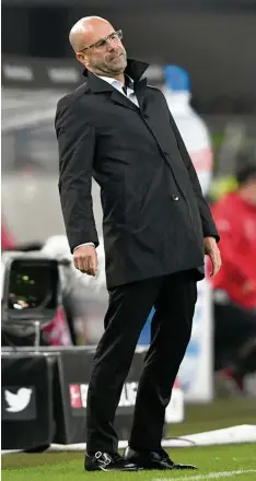  ?? Foto: Eibner ?? In der Bundesliga und in der Champions League hat Borussia Dortmund zuletzt ge schwächelt. Trainer Peter Bosz muss schnell Lösungen finden.