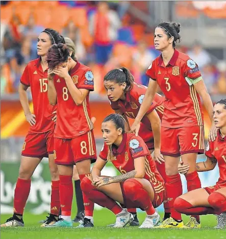  ??  ?? DECEPCIÓN. La Selección española empató contra Austria y en la tanda de penaltis quedó eliminada en los cuartos de final de la Eurocopa femenina.