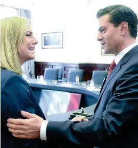  ??  ?? REUNIÓN. El presidente Peña Nieto y Kirstjen Nielsen, ayer en Los Pinos.