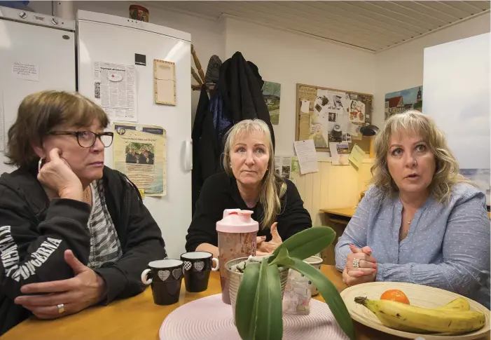  ?? Bild: OLA FOLKESSON ?? STÖTTAR. Monica Sandström, Ehwa Fransson och Ros-marie Airisniemi-bang finns på Lp-kontakten på Sandgatan för att hjälpa den som behöver stöd. De håller även cirklar för att stärka kvinnor.