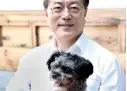  ??  ?? President Moon presents the new First Dog