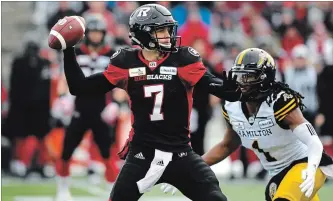  ?? JUSTIN TANG THE CANADIAN PRESS ?? Ottawa quarterbac­k Trevor Harris set a CFL playoff record, throwing for six touchdowns in the victory.