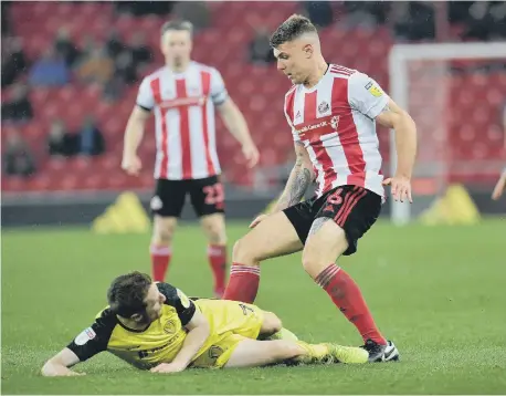  ??  ?? Sunderland midfielder Max Power in action against Burton Albion.