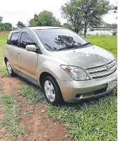  ??  ?? El vehículo Toyota IST robado en San Lorenzo.