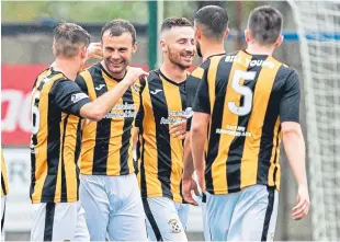  ?? SNS ?? Kevin Smith, second from left, celebrates his goal against Queens.