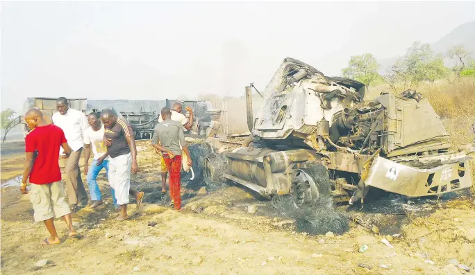  ?? PHOTO ABUBAKAR SADIQ ISAH ?? Sympathise­rs inspecting the scene of an accident, where a petrol tanker exploded last week.