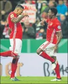  ?? FOTO: EFE ?? Alaba y Boateng Celebran el 3-1