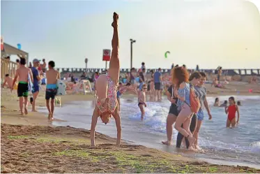  ?? (Harriet Mark) (Deborah Strauss) ?? LEFT: CHECKMATE! the world’s biggest chess board, in Jerusalem’s Old City.
ISRAEL’S BEACHES are getting so crowded with coronaviru­s restrictio­ns being eased, it’s handstandi­ng room only.