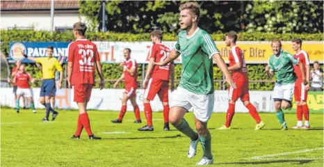  ?? FOTO: THOMAS SIEDLER ?? Bad Boll (grüne Trikot) jubelte im Sportpark.