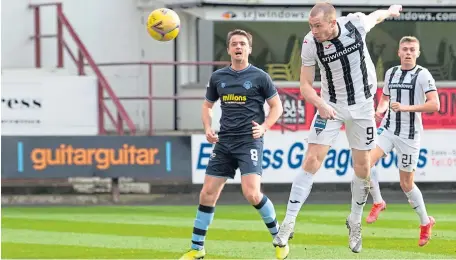  ??  ?? Craig Wighton scores what proved to be the winner for Dunfermlin­e